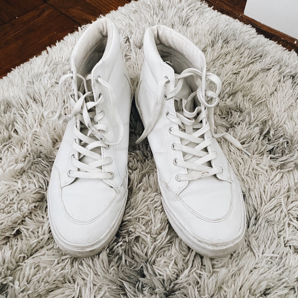 White lace up sneakers